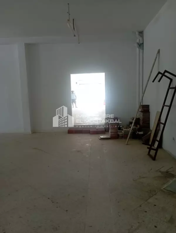 Local 350m² a louer a Grombalia