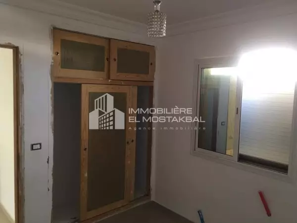 A vendre maison en RDC dans le 1 ère étage superficie 112 m située Grombalia Nabeul