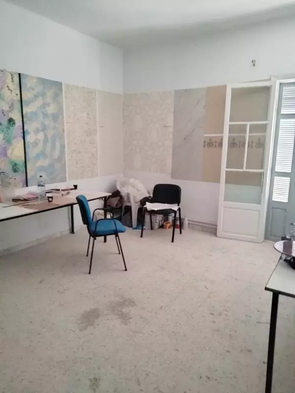 A vendre maison en RDC dans le 1 ère étage superficie 449 m située Grombalia Nabeul